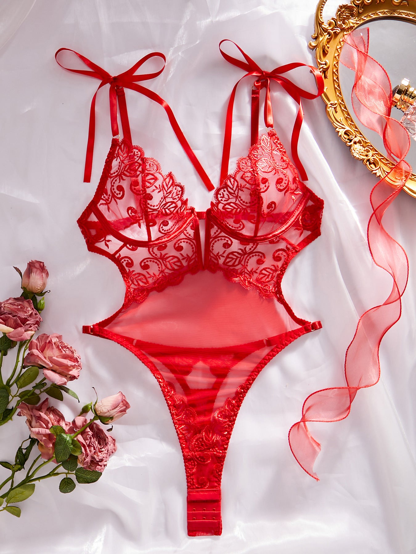 Sexy and seductive shapewear with steel rims